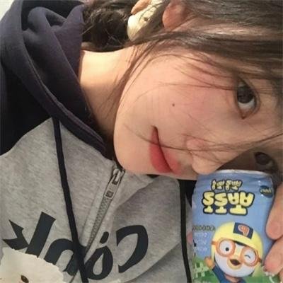 男孩超级白